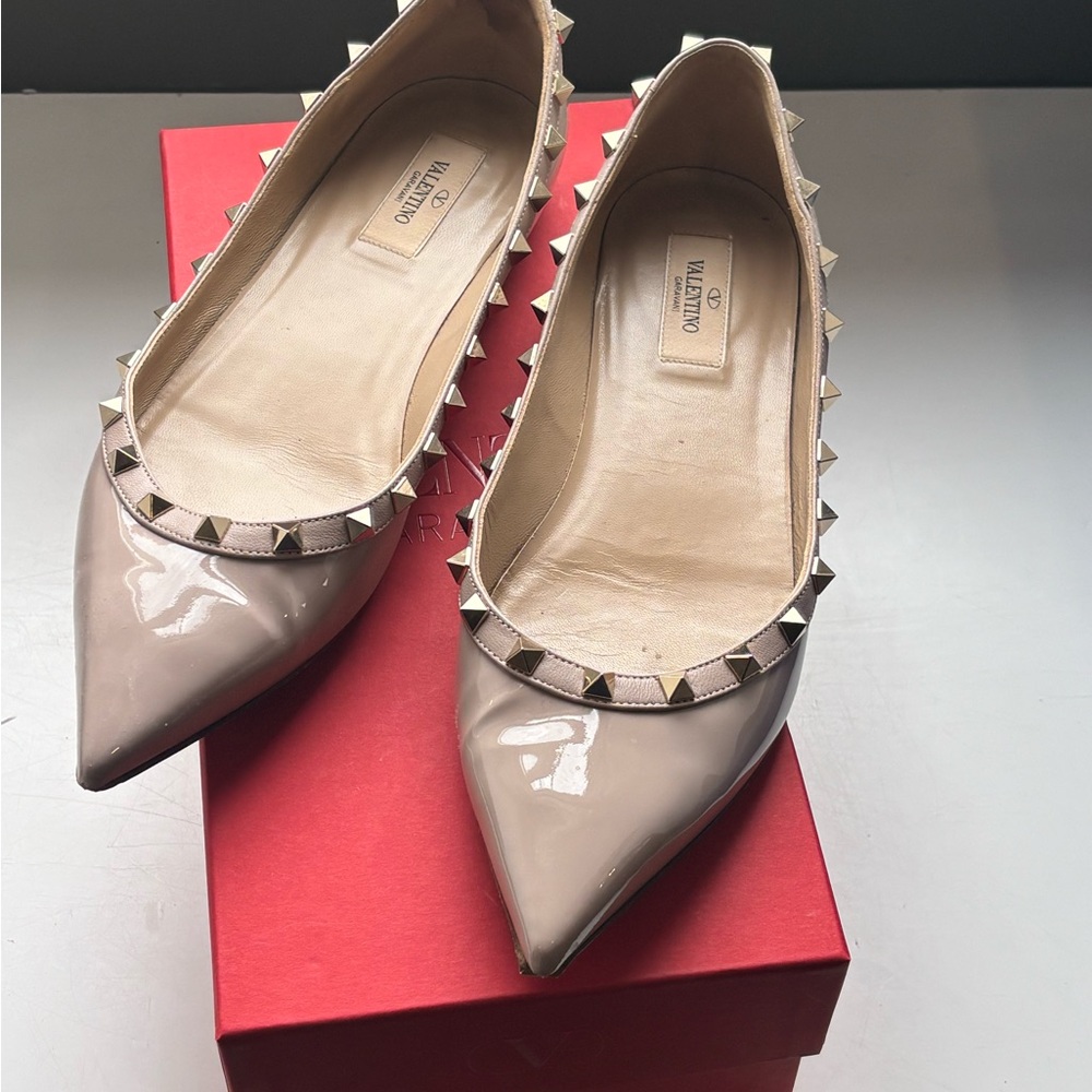 Valentino Nude Rockstud Patent Flats size 40